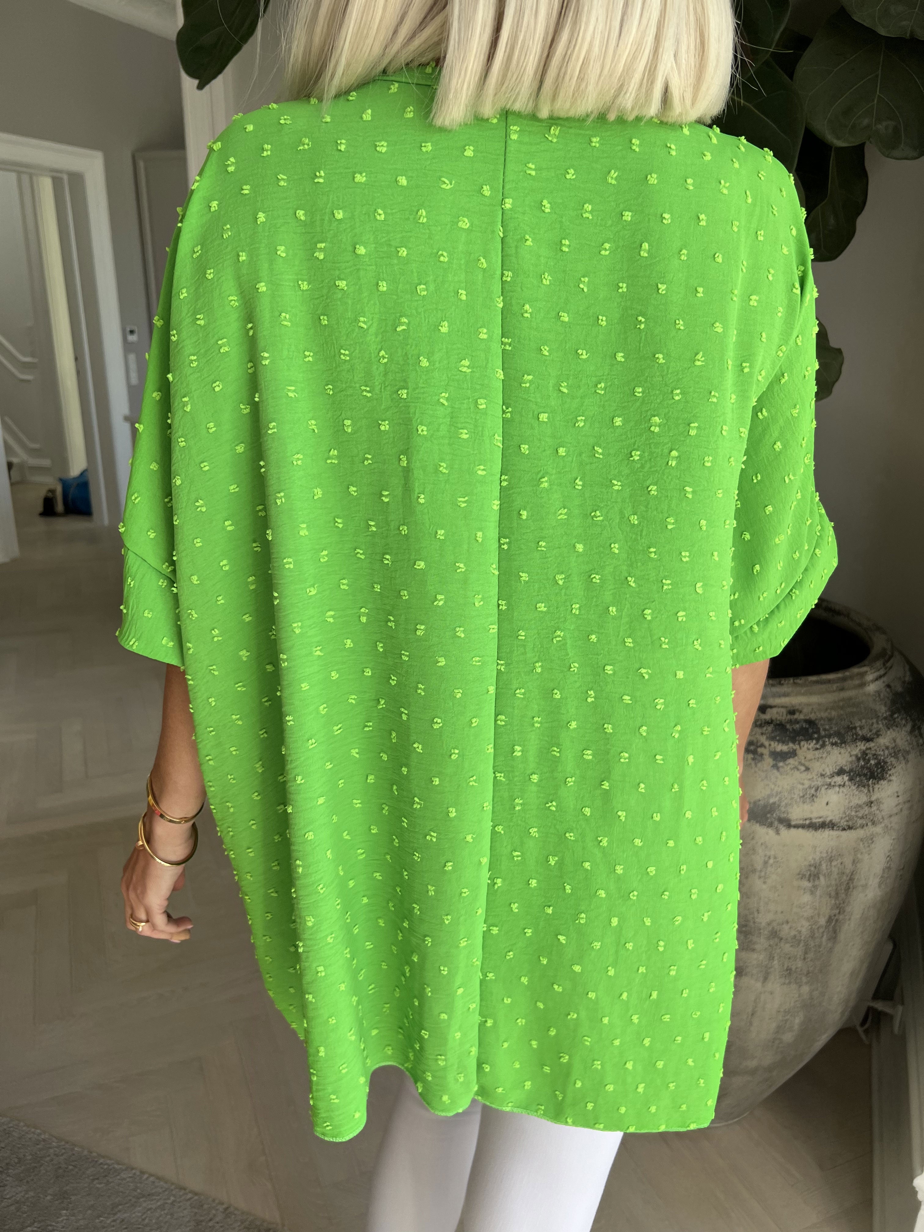 Mileah - Söt blus med prickiga detaljer